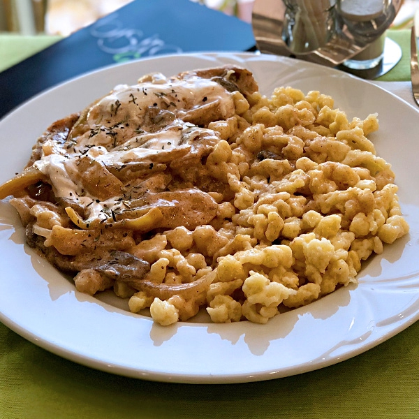 Bakonyi sertésszelet nokedlivel