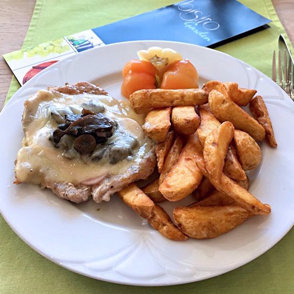 Magyaróvári sertésszelet hasábburgonyával