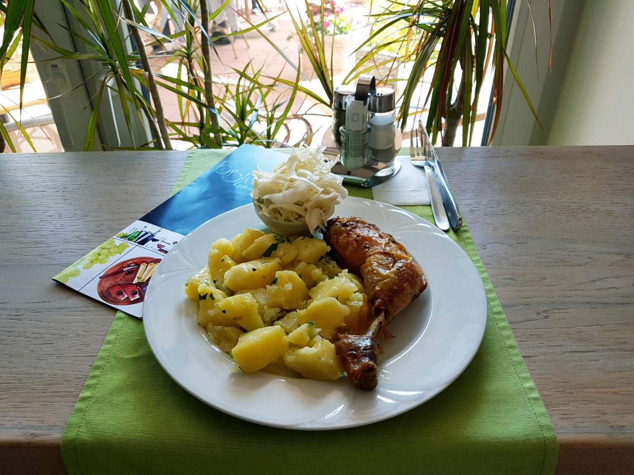 Sült csirkecomb petrezselymes burgonyával